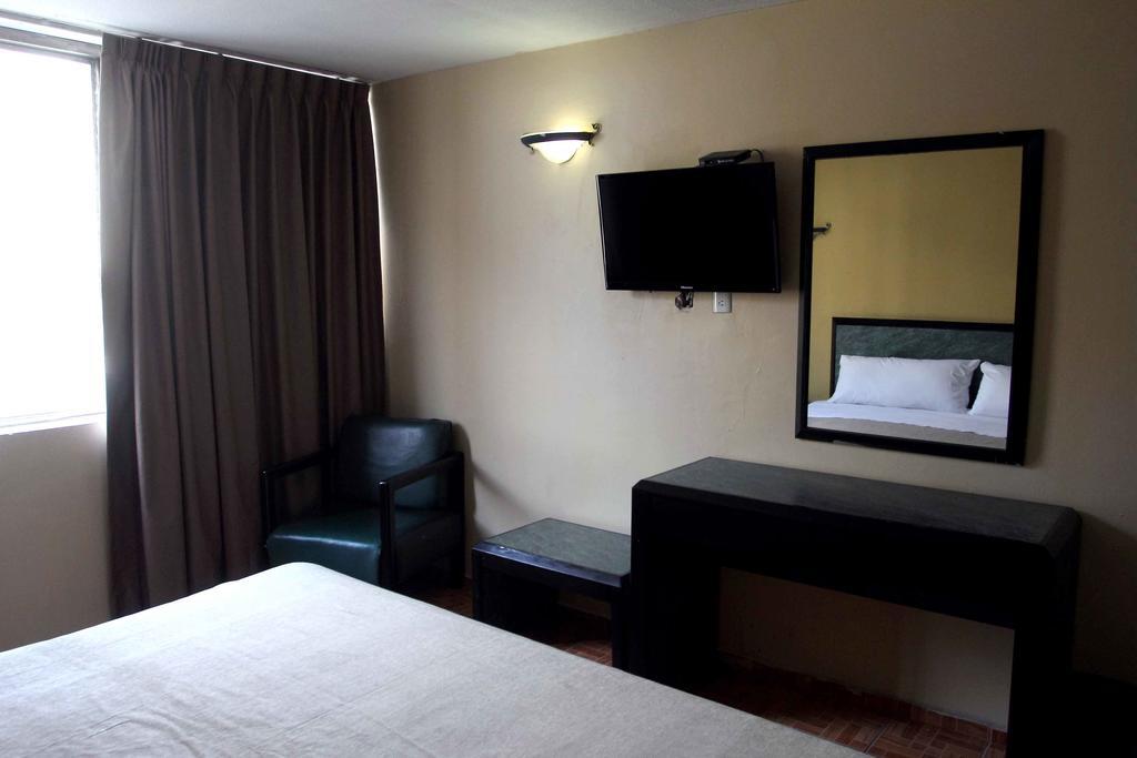Hotel Universo Guadalajara Phòng bức ảnh