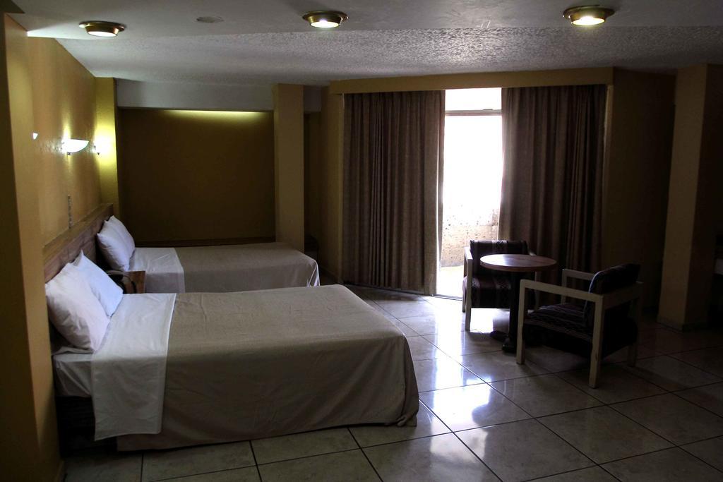 Hotel Universo Guadalajara Phòng bức ảnh